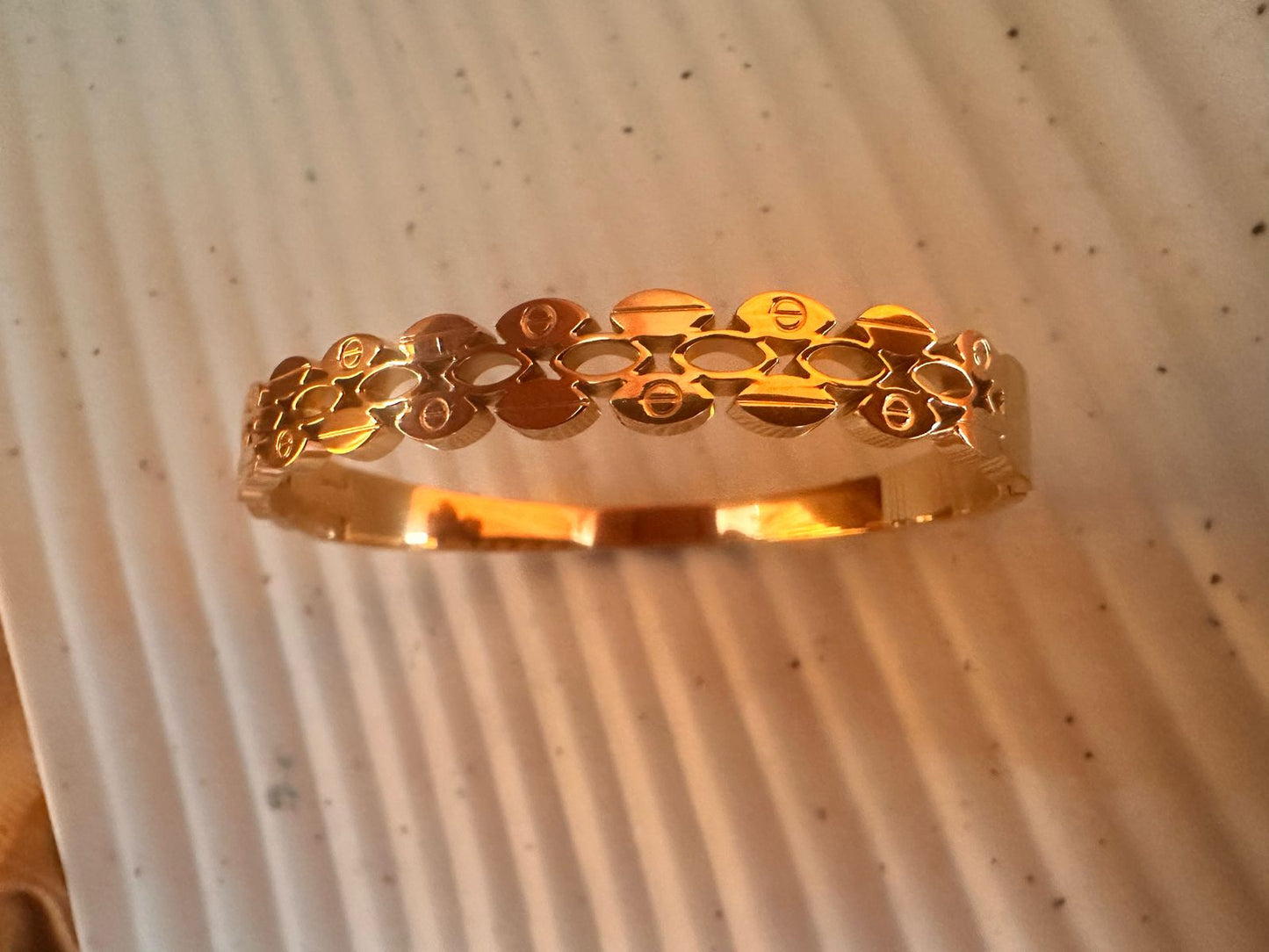 Golden Aura Cutwork Kada – Luxe Finish