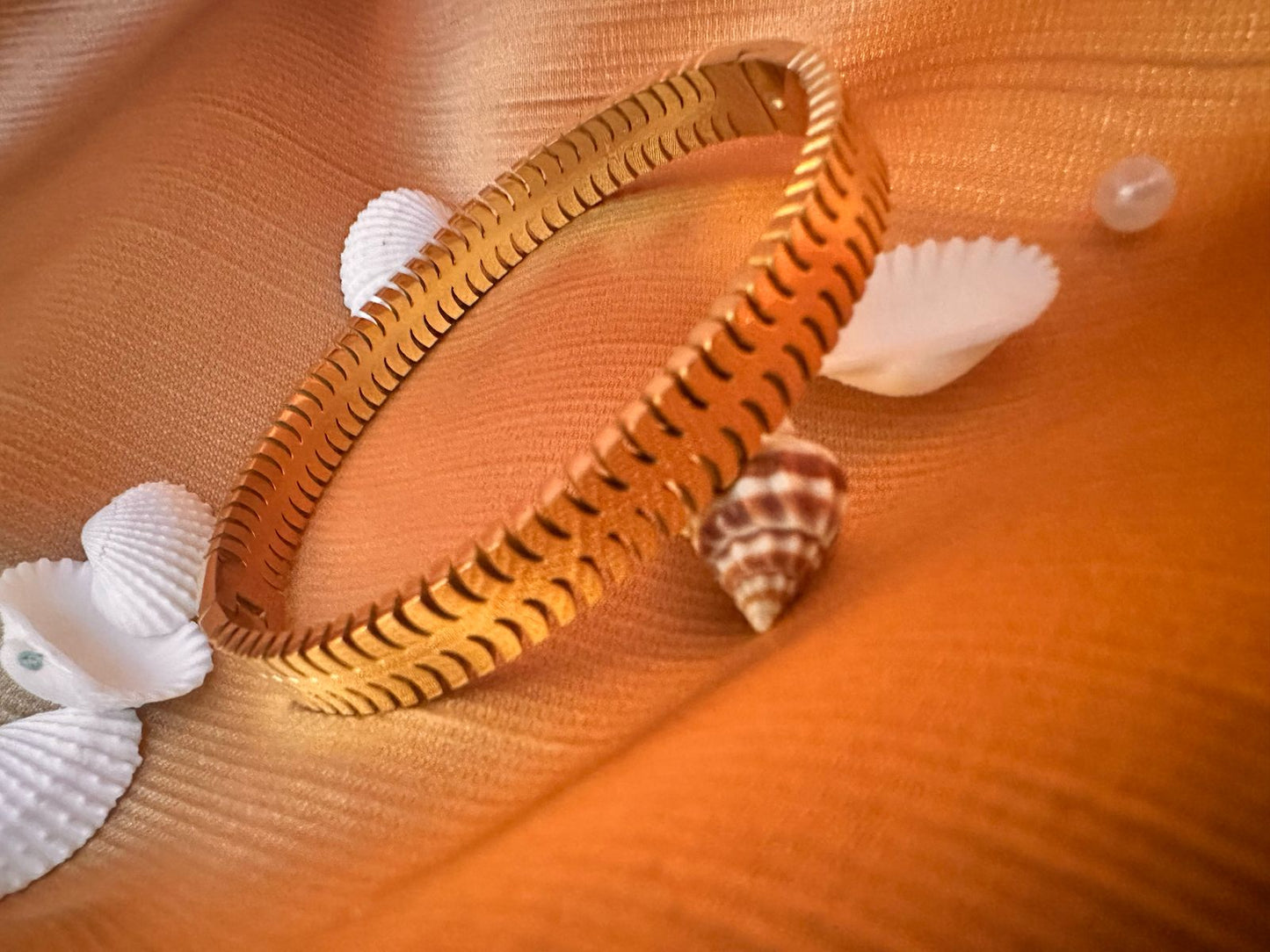 Golden Crest Textured Bangle