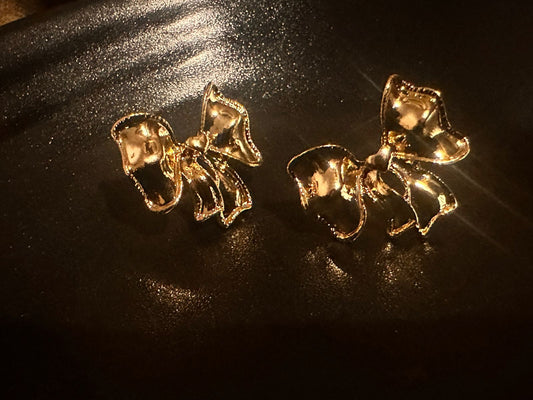 Golden Classic Bow Studs