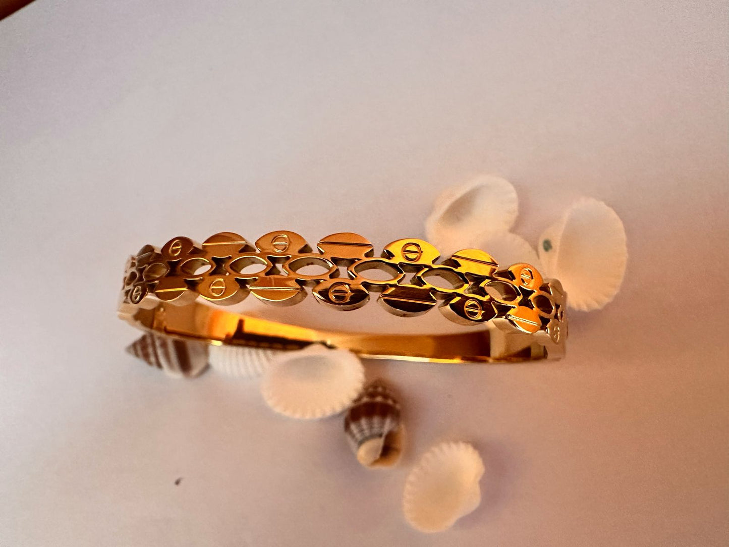 Golden Aura Cutwork Kada – Luxe Finish