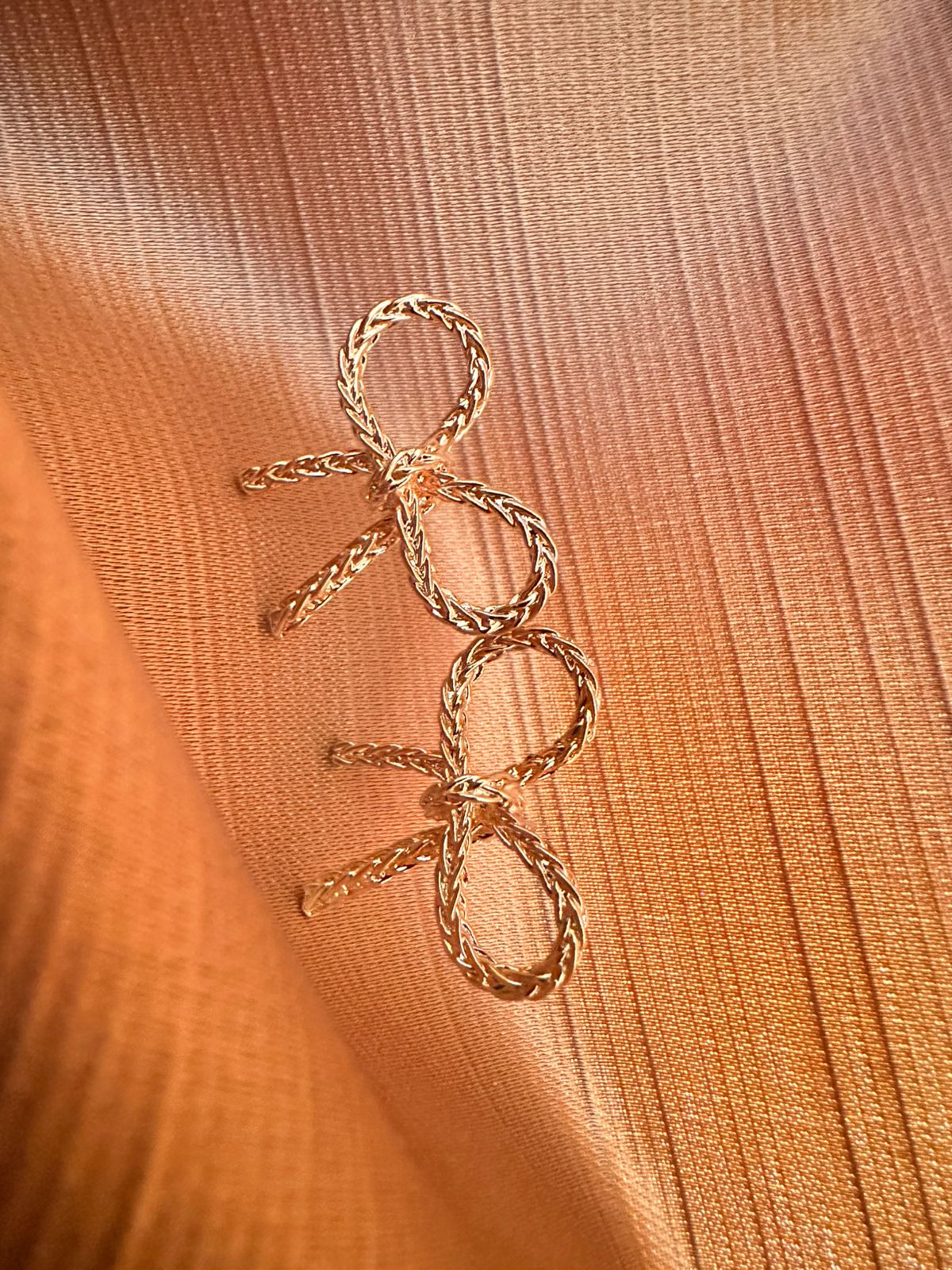 Twisted Bow Luxe Loops